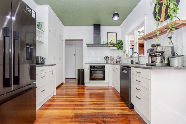 Photo of property in 38 Queen Street, Dannevirke, 4930