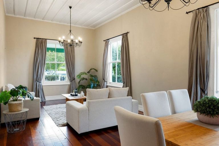 Photo of property in 128 Victoria Street, Cambridge, 3434