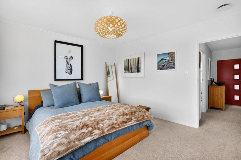 Photo of property in 2/35 Rangitoto Terrace, Milford, Auckland, 0620