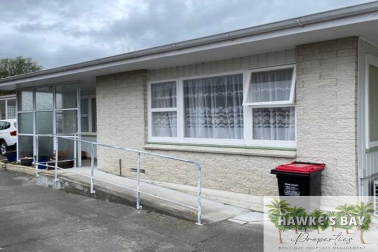 Photo of property in 2/35 Middle Road, Havelock North, 4130