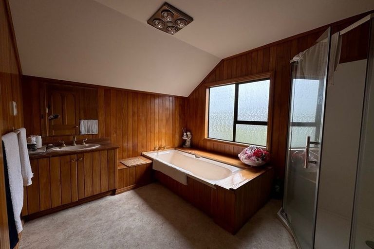 Photo of property in 2 Clearwater Cove, West Harbour, Auckland, 0618