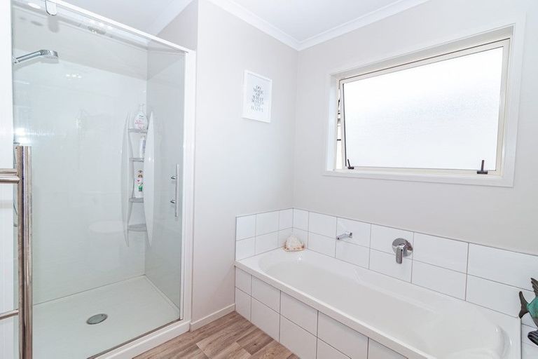 Photo of property in 15 Magnolia Crescent, Tawhero, Whanganui, 4501