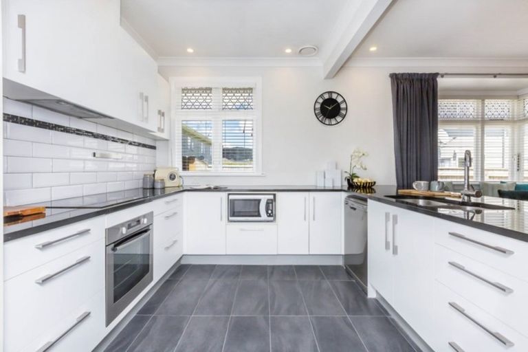 Photo of property in 1/50 King Street, Ebdentown, Upper Hutt, 5018