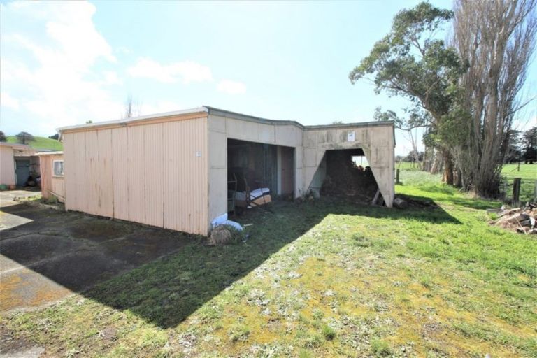 Photo of property in 24 Lovell Road, Woodville, 4998