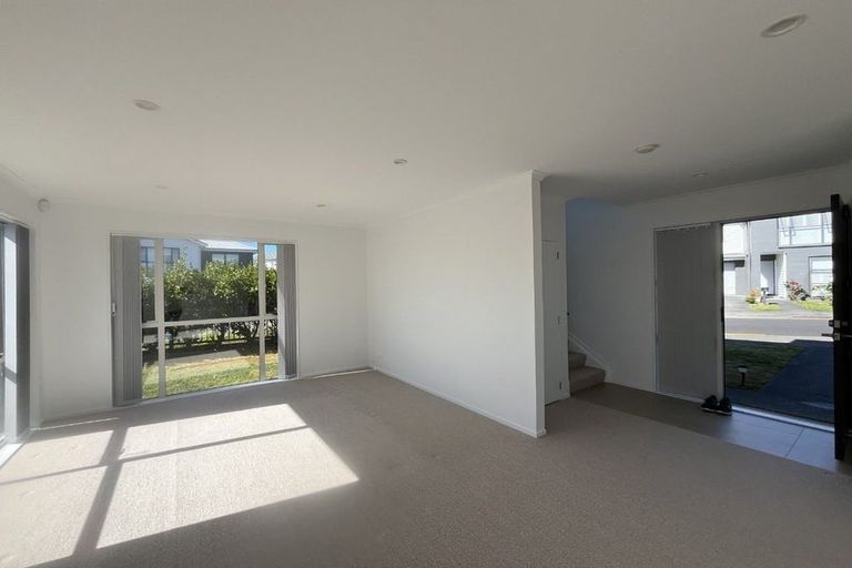 Photo of property in 3 Arthur Rolfe Lane, Swanson, Auckland, 0614