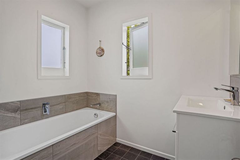 Photo of property in 1 Farnham Place, Ilam, Christchurch, 8041