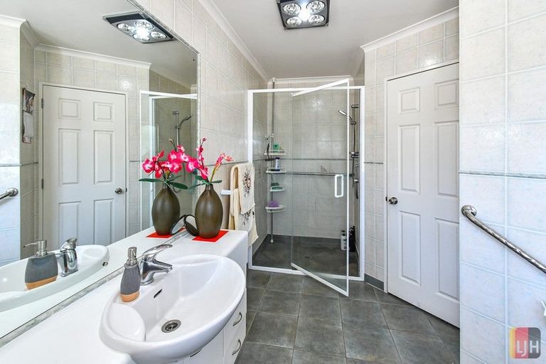 Photo of property in 1 Gairloch Place, Wattle Downs, Auckland, 2103