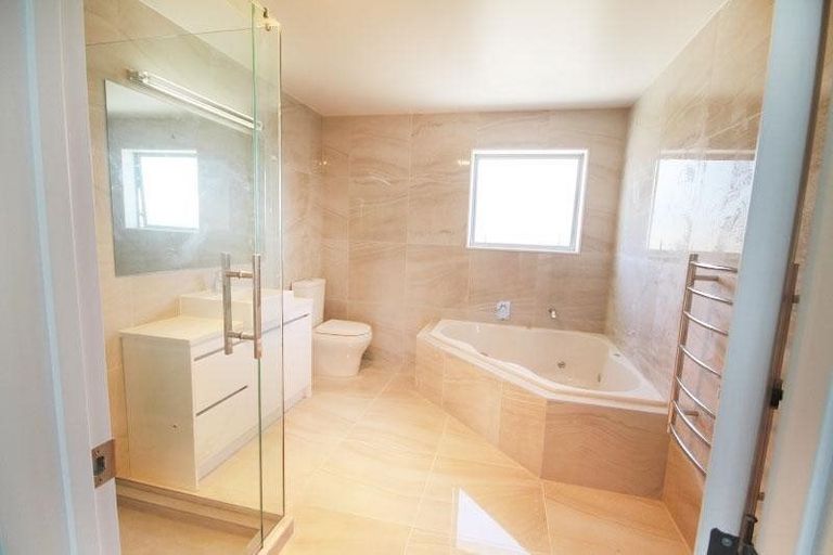 Photo of property in 1 Davey Crescent, Orewa, 0931