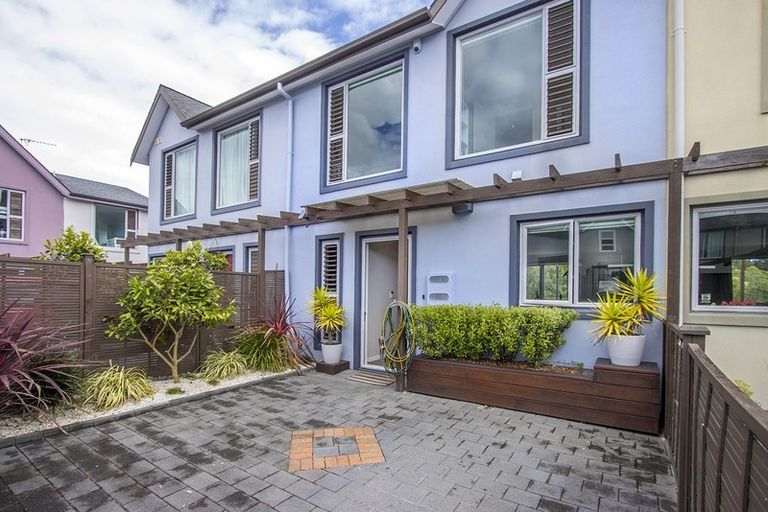 Photo of property in 9s Clearwater Cove, West Harbour, Auckland, 0618