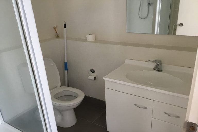 Photo of property in 8c Schnapper Rock Road, Schnapper Rock, Auckland, 0632