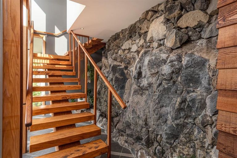 Photo of property in 25 Challenger Lane, Redcliffs, Christchurch, 8081