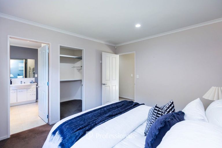 Photo of property in 17 Aragon Grove, Kingsley Heights, Upper Hutt, 5018