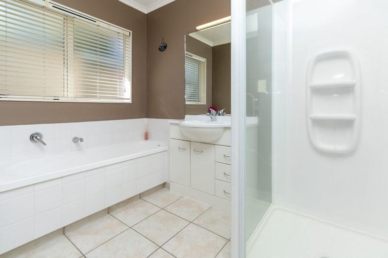 Photo of property in 154 Wattle Farm Road, Wattle Downs, Auckland, 2103