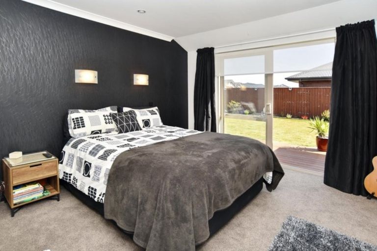 Photo of property in 7 Walnut Way, Rangiora, 7400