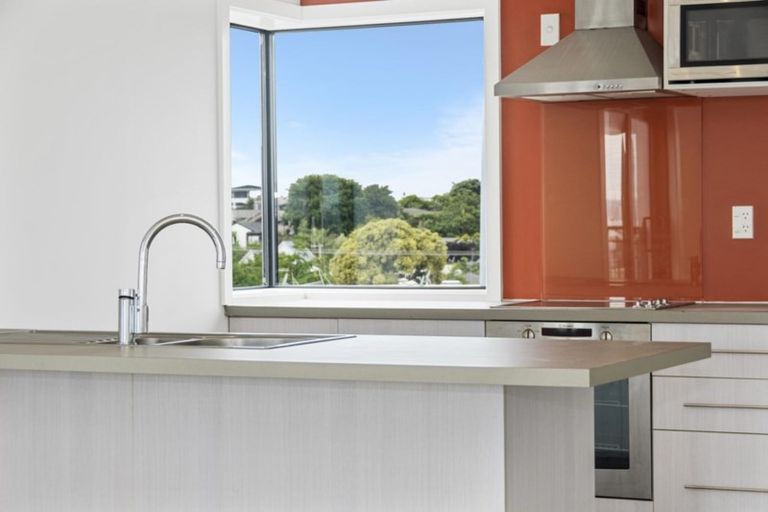 Photo of property in 2-06/424 Maunganui Road, Mount Maunganui, 3116
