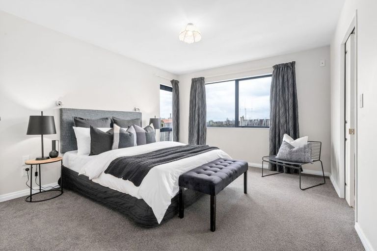 Photo of property in 57 Forest Lake Road, Forest Lake, Hamilton, 3200