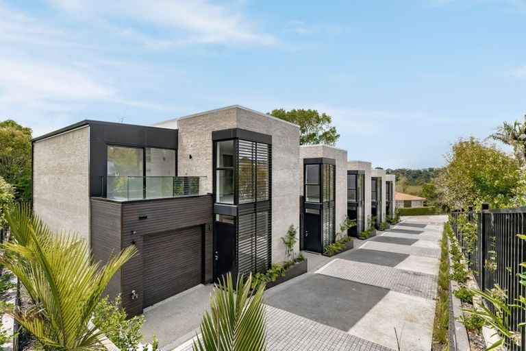 Photo of property in 21d Arahia Street, Northcote, Auckland, 0627