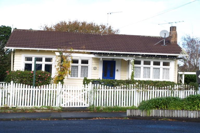 Photo of property in 71 Selwyn Road, Cockle Bay, Auckland, 2014