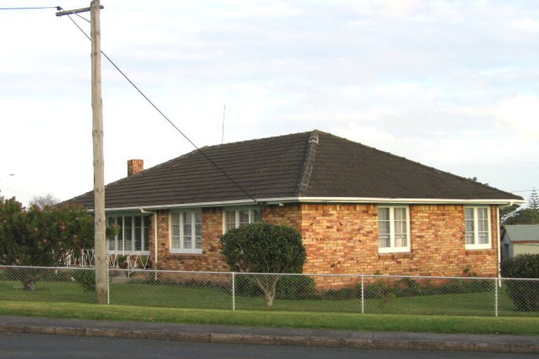 Photo of property in 49a Roberts Road, Te Atatu South, Auckland, 0610