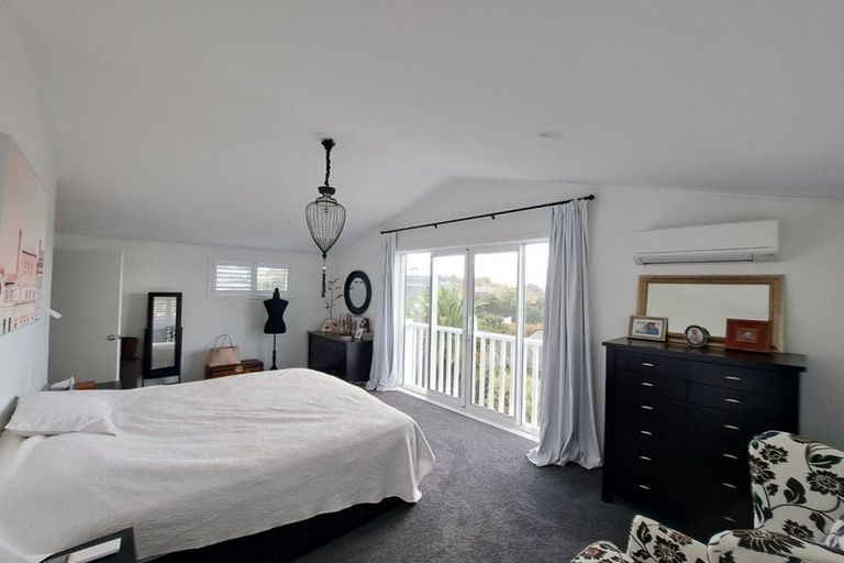 Photo of property in 1/308 Beach Road, Campbells Bay, Auckland, 0630