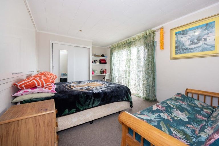 Photo of property in 2 Chelsea View Drive, Chatswood, Auckland, 0626