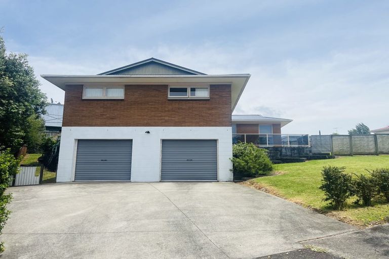 Photo of property in 27 Downsview Road, Pakuranga Heights, Auckland, 2010