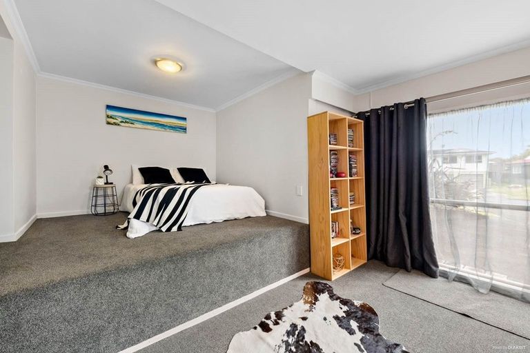 Photo of property in 27 Kurnell Drive, Botany Downs, Auckland, 2010