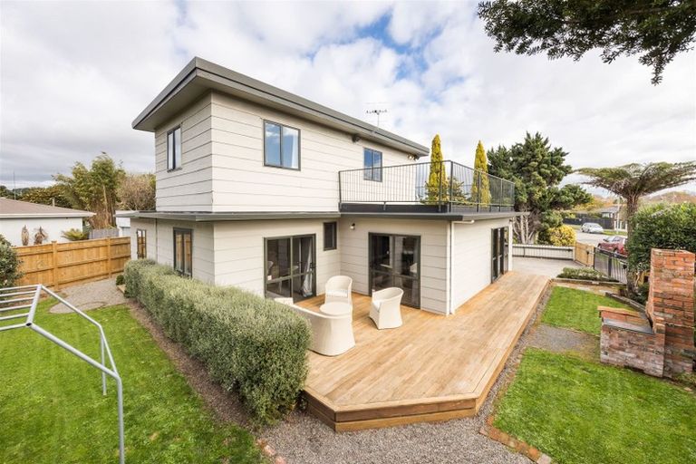 Photo of property in 14 Stirling Crescent, Hokowhitu, Palmerston North, 4410