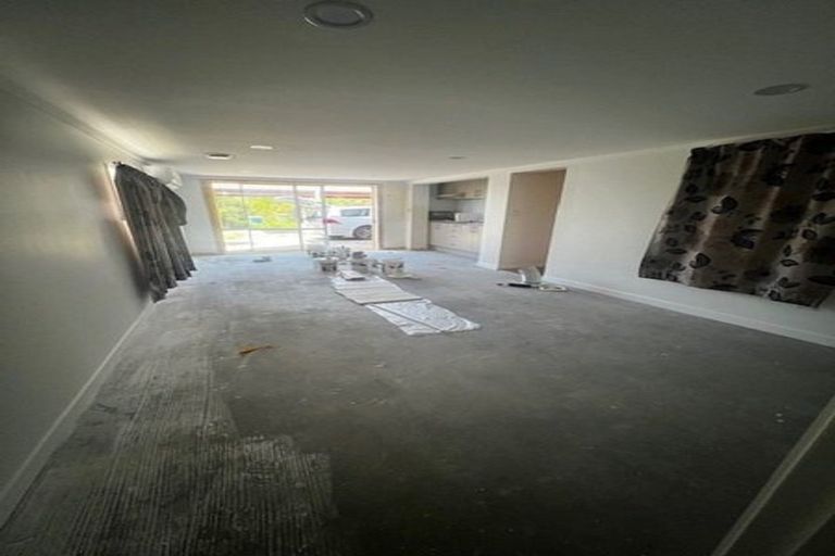 Photo of property in 1/288 East Coast Road, Forrest Hill, Auckland, 0620