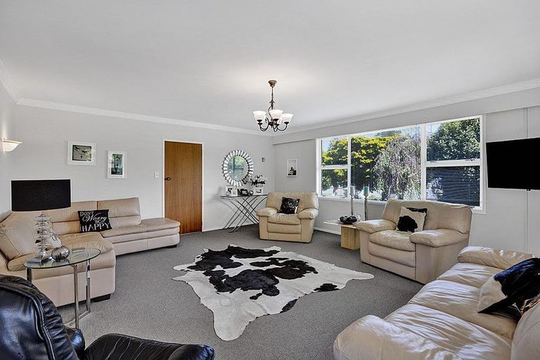 Photo of property in 3 Climie Crescent, Hawera, 4610