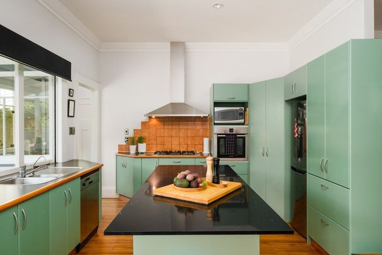 Photo of property in 11 Haronga Road, Inner Kaiti, Gisborne, 4010