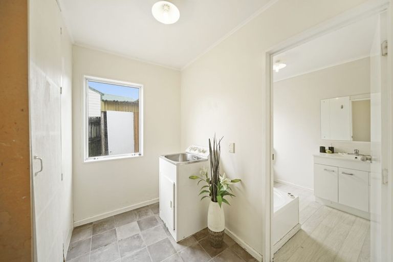 Photo of property in 3a Zircon Place, Wiri, Auckland, 2104