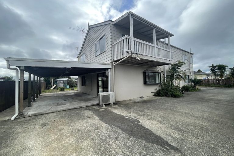 Photo of property in 1 Silverstone Place, Henderson, Auckland, 0612