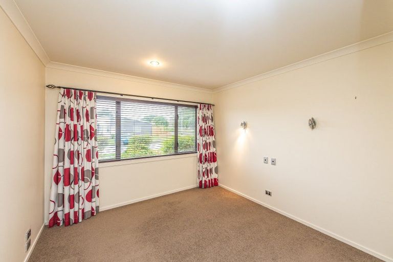 Photo of property in 1 Gilligan Close, College Estate, Whanganui, 4500