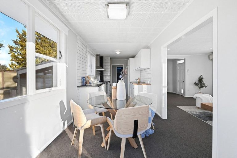 Photo of property in 2 Mabian Crescent, Deanwell, Hamilton, 3206