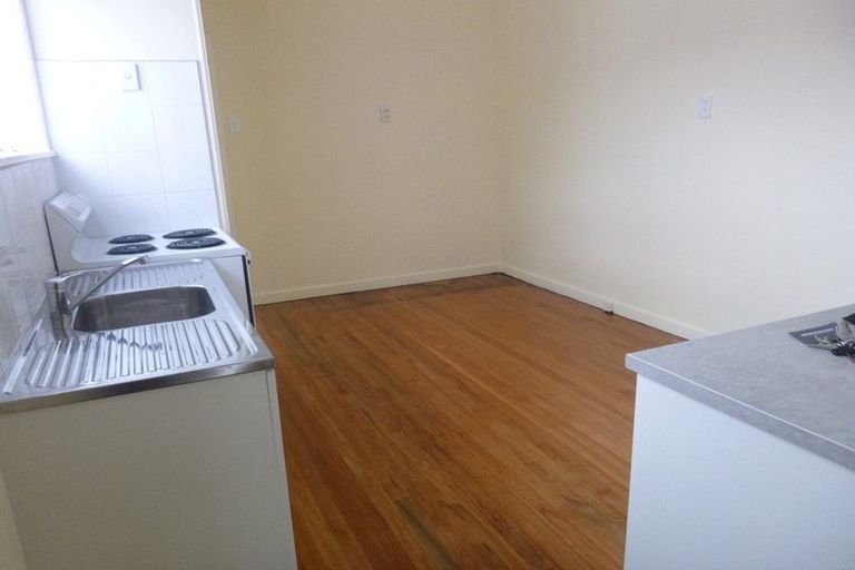 Photo of property in 3/2090 Great North Road, Avondale, Auckland, 0600