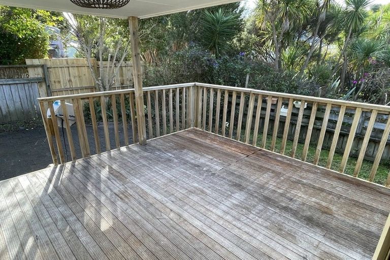 Photo of property in 8a Langton Road, Stanmore Bay, Whangaparaoa, 0932