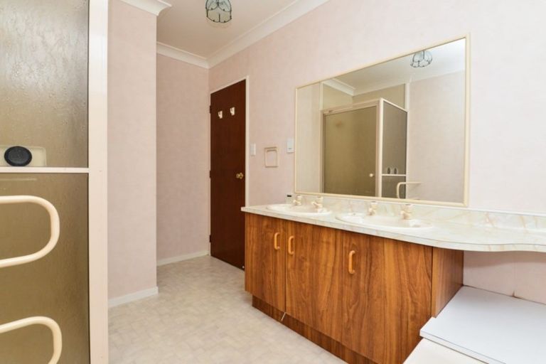 Photo of property in 98 Endeavour Avenue, Flagstaff, Hamilton, 3210