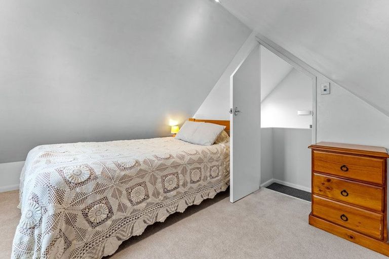 Photo of property in 2/12 Sunnynook Road, Sunnynook, Auckland, 0620