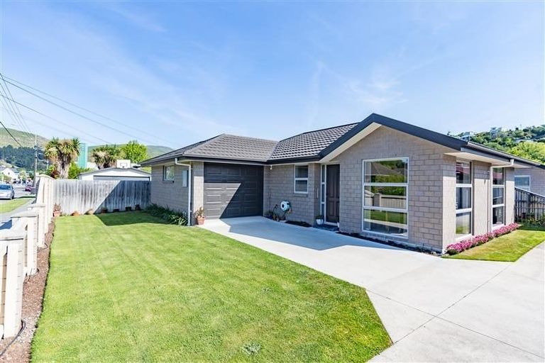 Photo of property in 1/27 Wilsons Road South, Saint Martins, Christchurch, 8022