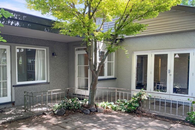 Photo of property in 22 Straven Road, Riccarton, Christchurch, 8011