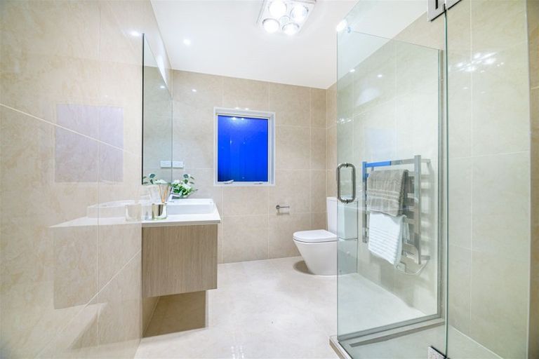 Photo of property in 34a Exmouth Road, Northcote, Auckland, 0627