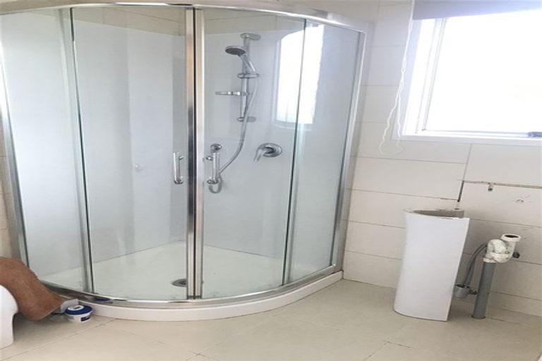 Photo of property in 1/322 Royal Road, Massey, Auckland, 0614