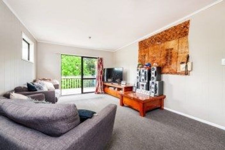 Photo of property in 12a Sabulite Road, Kelston, Auckland, 0602