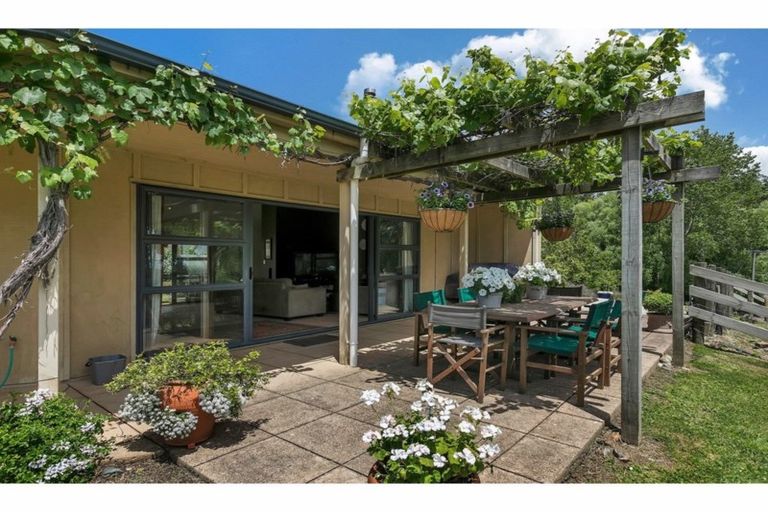 Photo of property in 11 Pineview Lane, Helensville, 0875