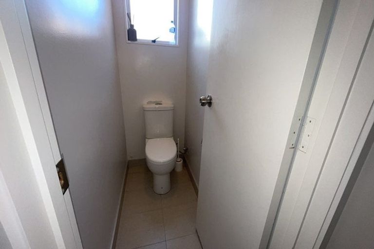 Photo of property in 5 Taupo Street, Green Bay, Auckland, 0604