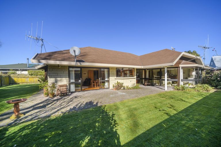Photo of property in 16 Durham Crescent, Palmerston North, 4414