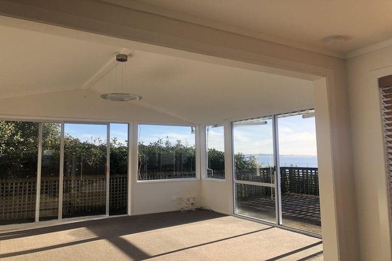 Photo of property in 2 Elgin Place, Red Beach, 0932