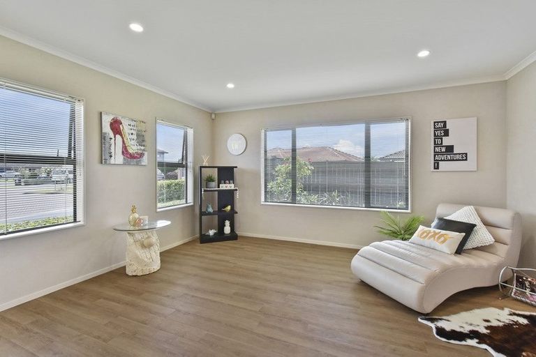 Photo of property in 17 Belfry Place, Wattle Downs, Auckland, 2103