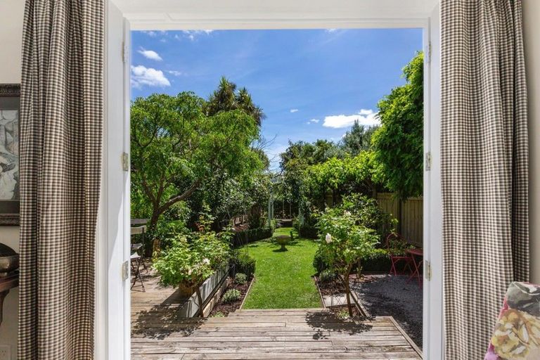 Photo of property in 19 Paremata Crescent, Paremata, Porirua, 5024